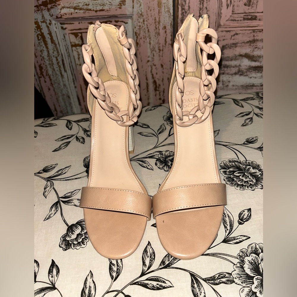 LAST CHANCE SALE, MAKE OFFER! Need gone. Nude Chain Detail open-toed Heels